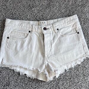 We The Free White Raw Hem High Raise Denim Shorts Button Close Fly Size 28